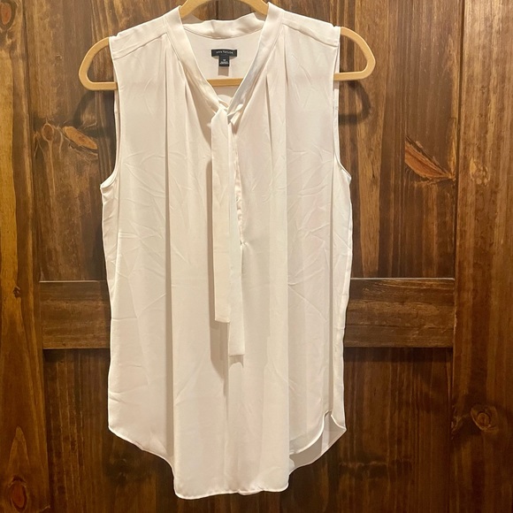 Ann Taylor Med lightweight sleeveless poly tie blouse in off-white.Nice. Classic - Picture 3 of 5